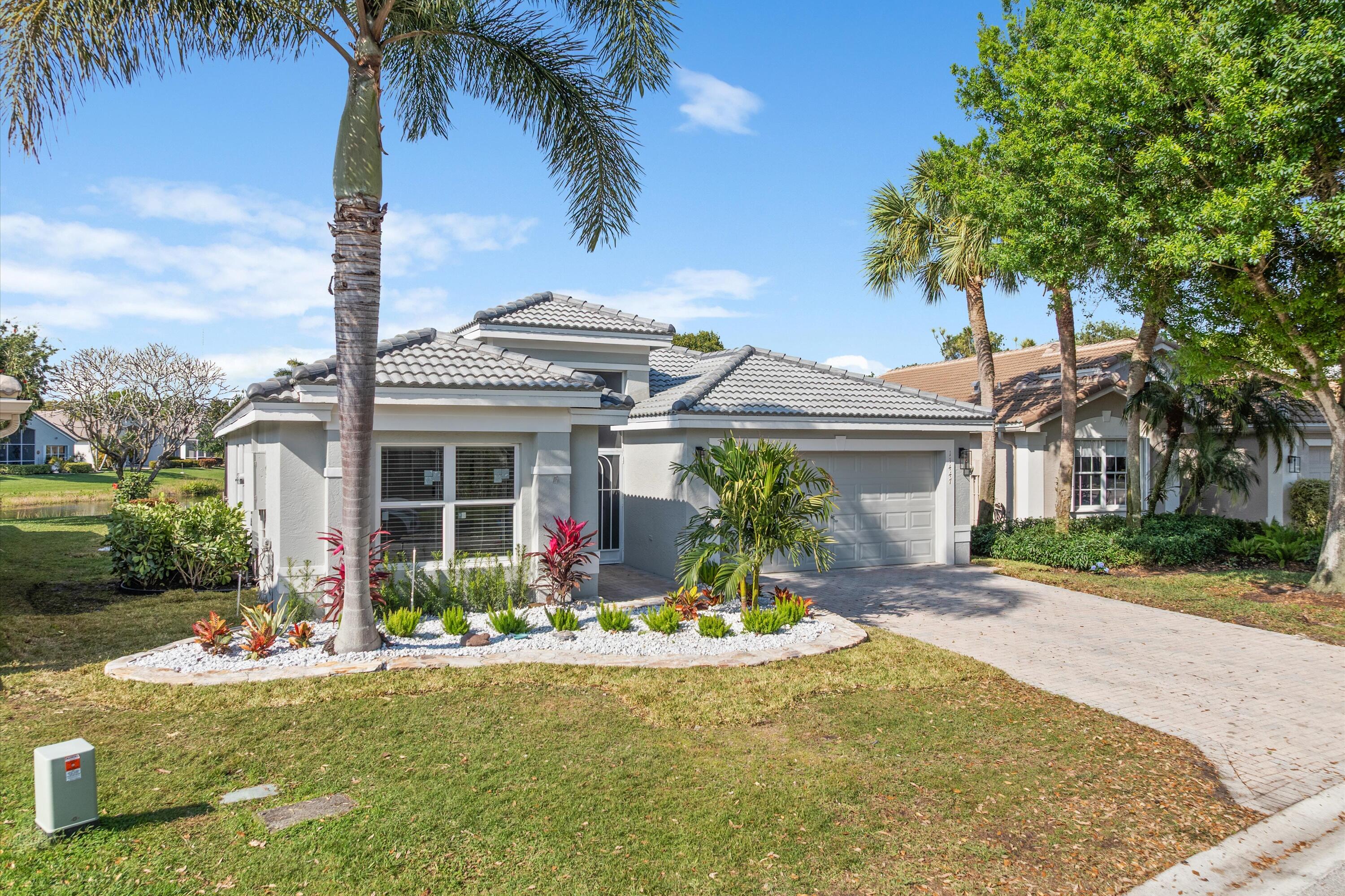 VALENCIA LAKES - Residential
