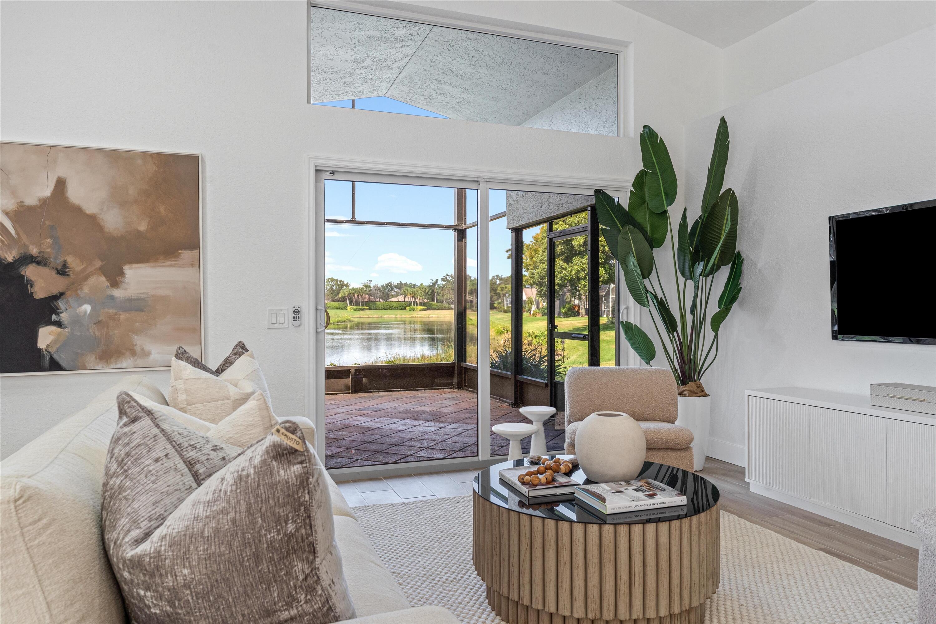 VALENCIA LAKES - Residential