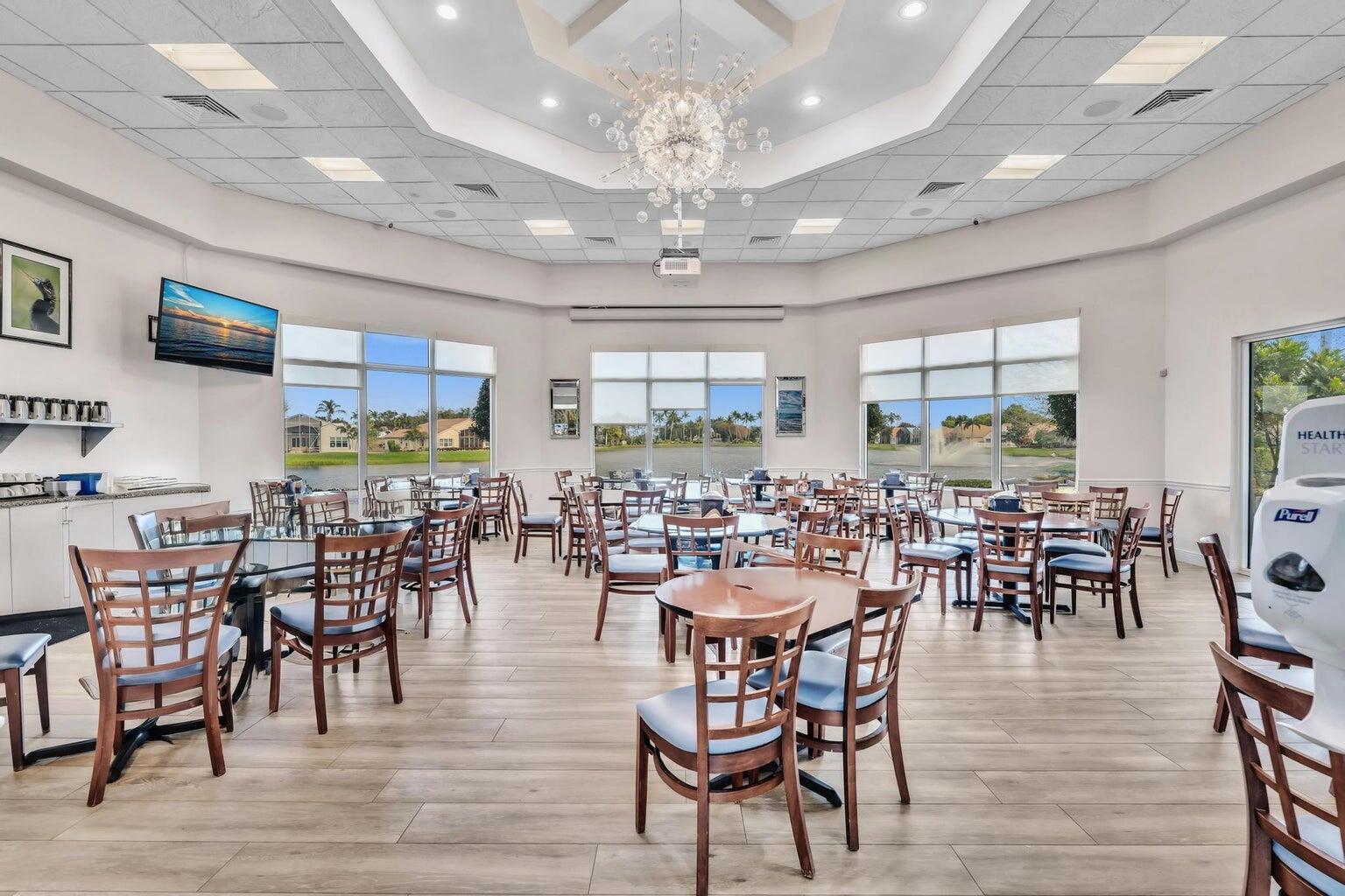 VALENCIA LAKES - Residential