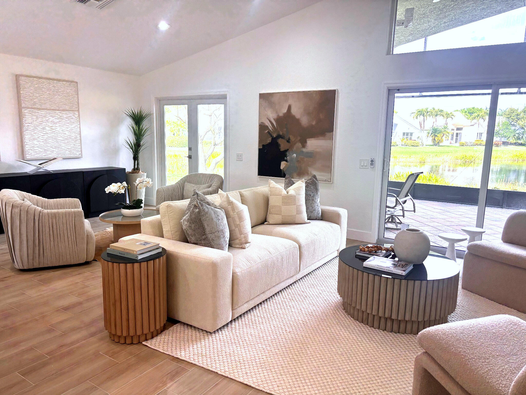 VALENCIA LAKES - Residential