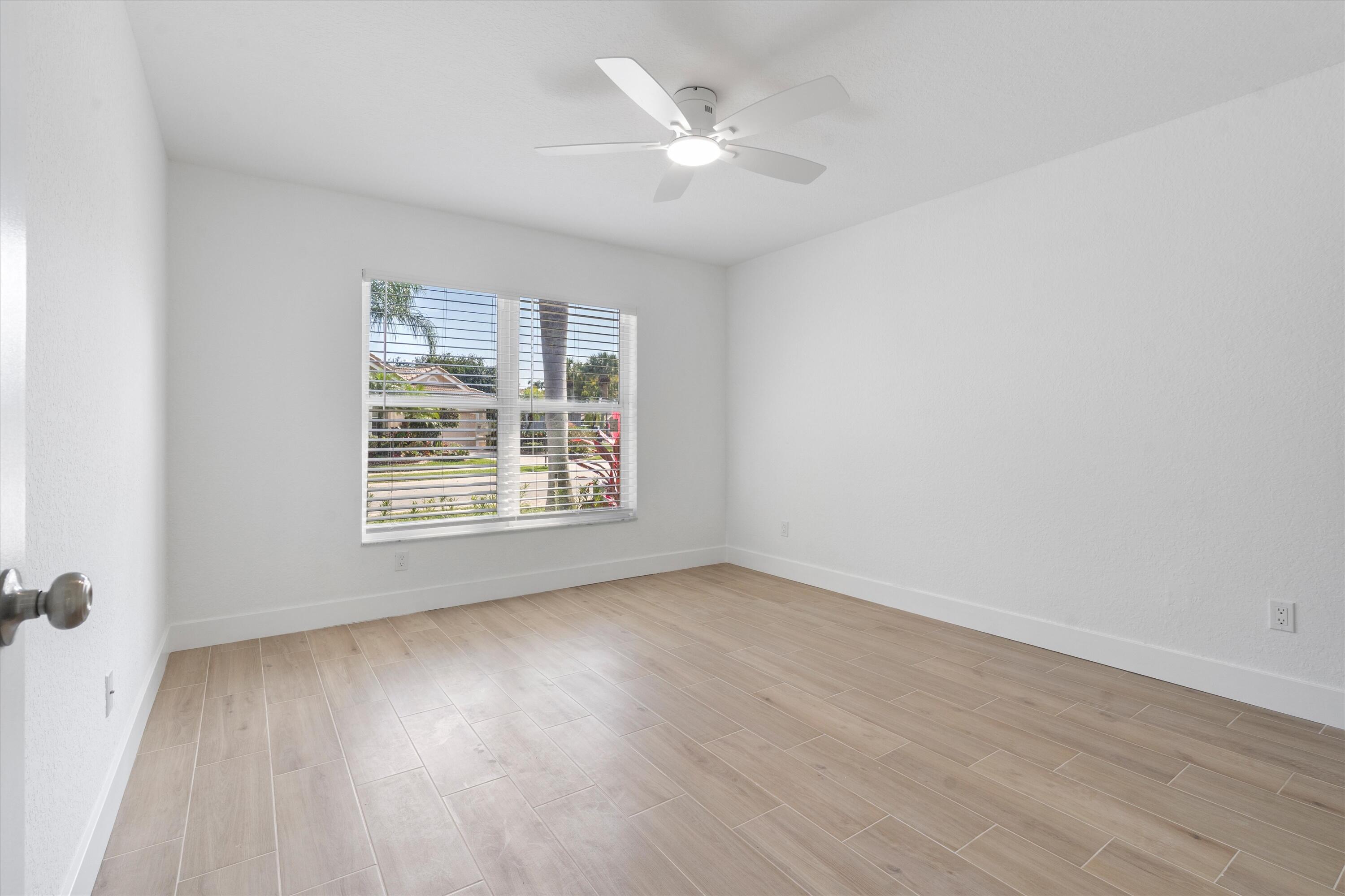 VALENCIA LAKES - Residential