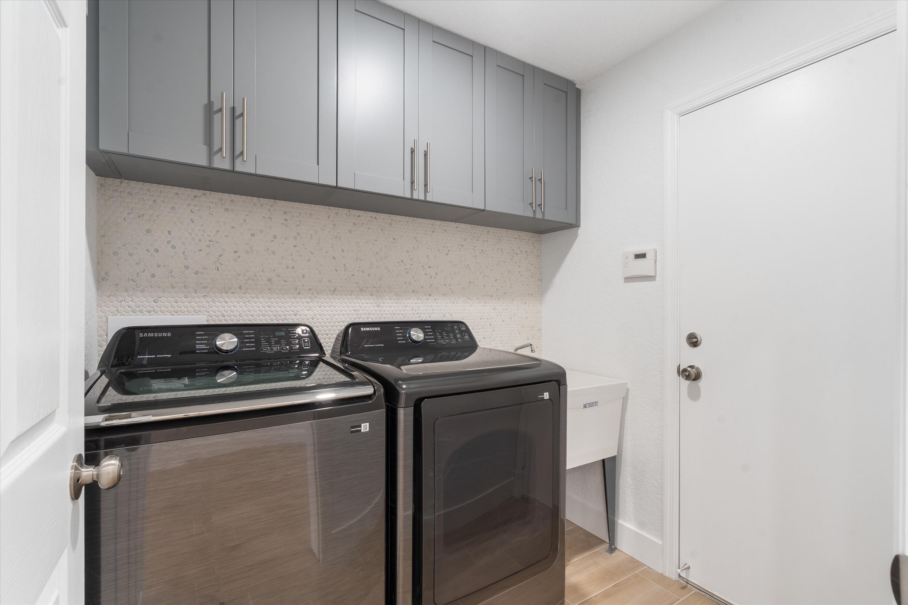 VALENCIA LAKES - Residential