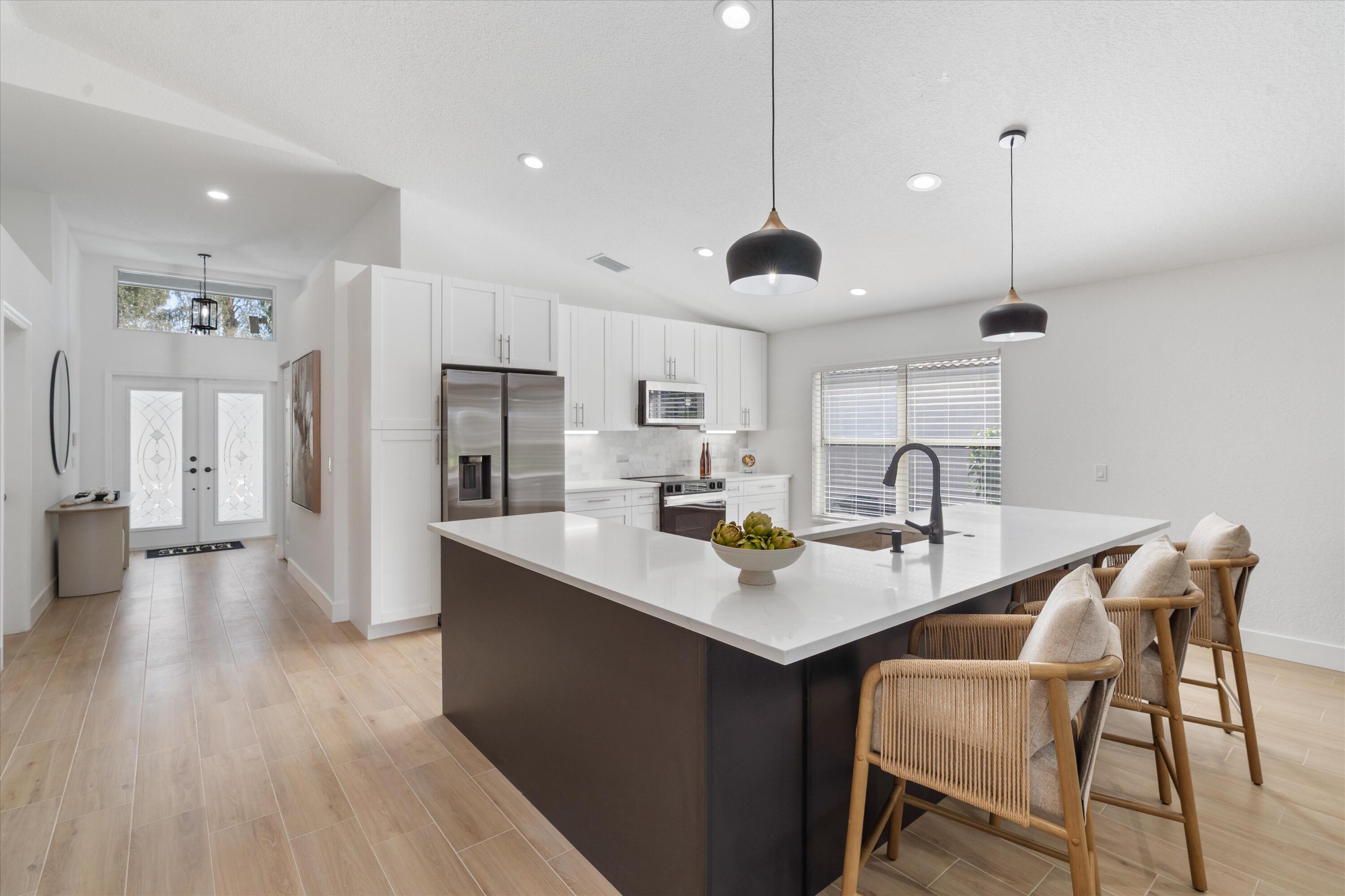 VALENCIA LAKES - Residential