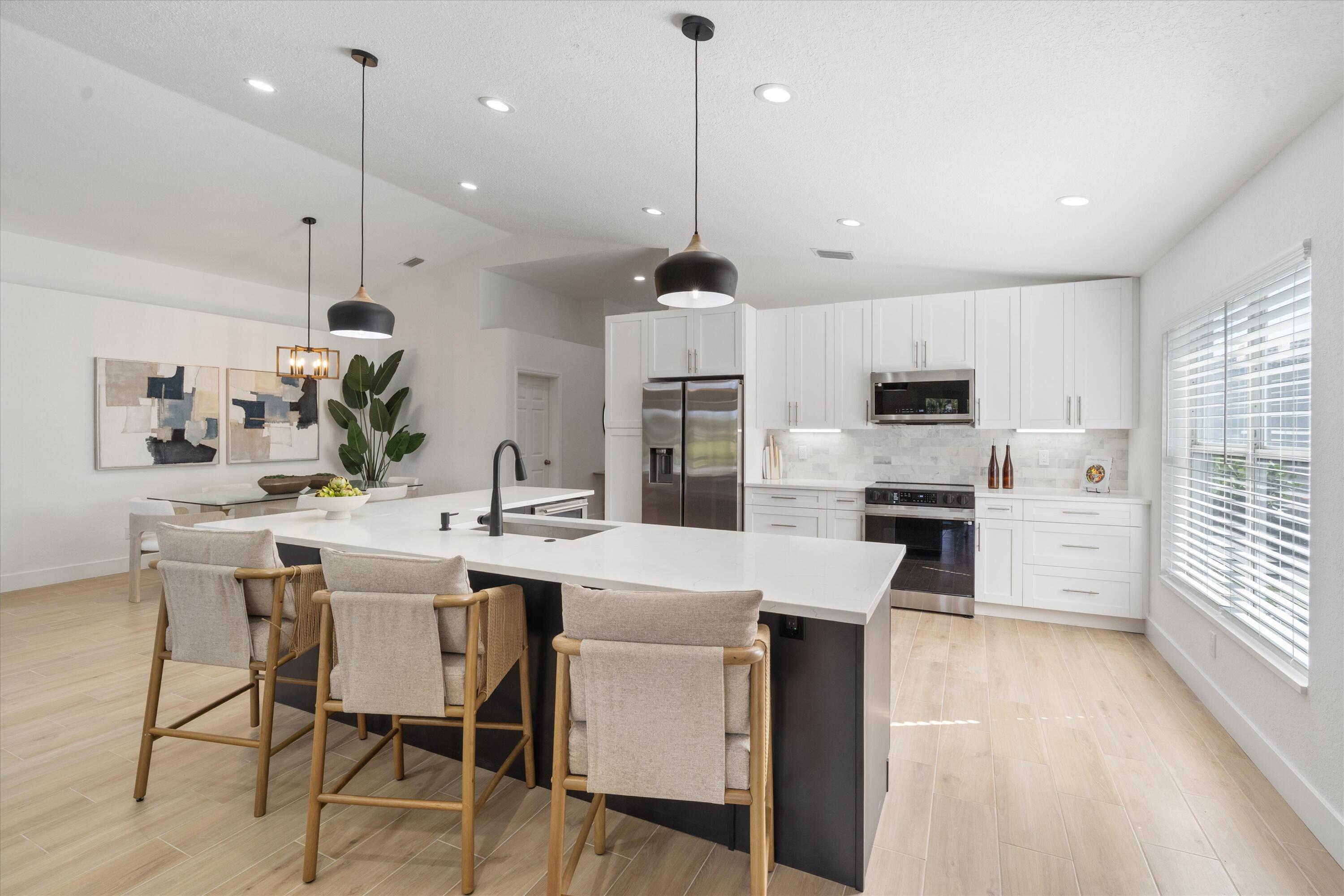 VALENCIA LAKES - Residential