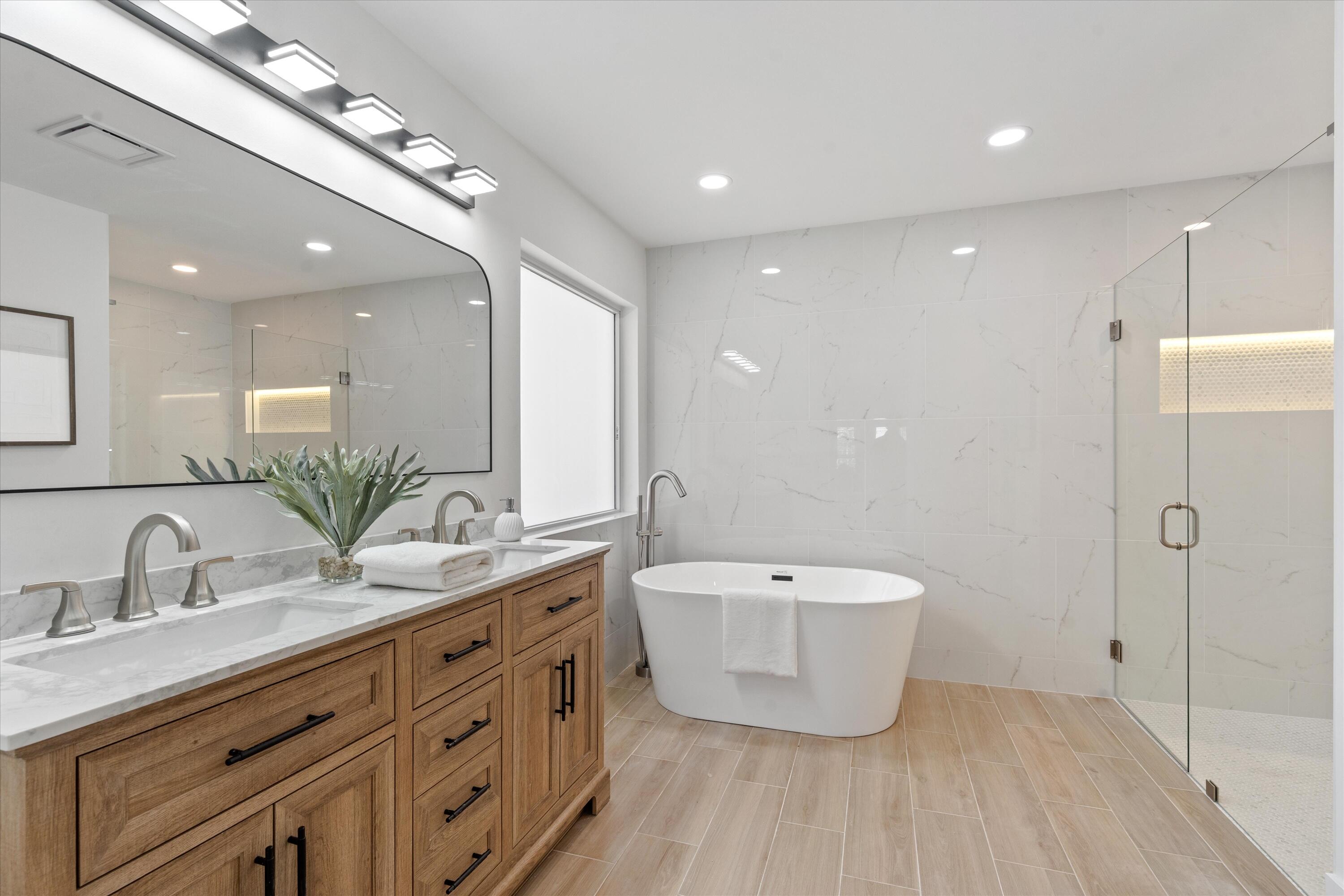 VALENCIA LAKES - Residential