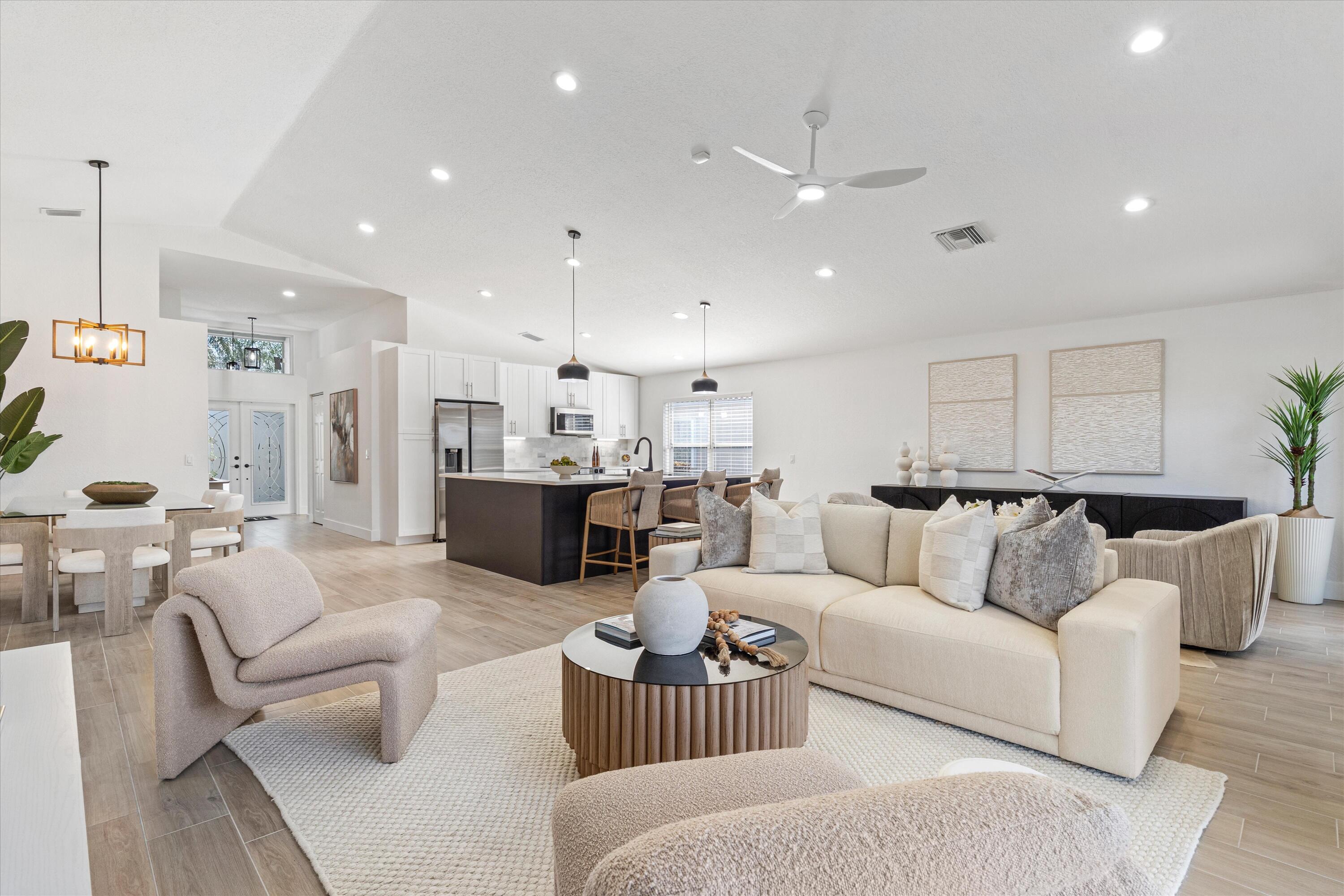 VALENCIA LAKES - Residential