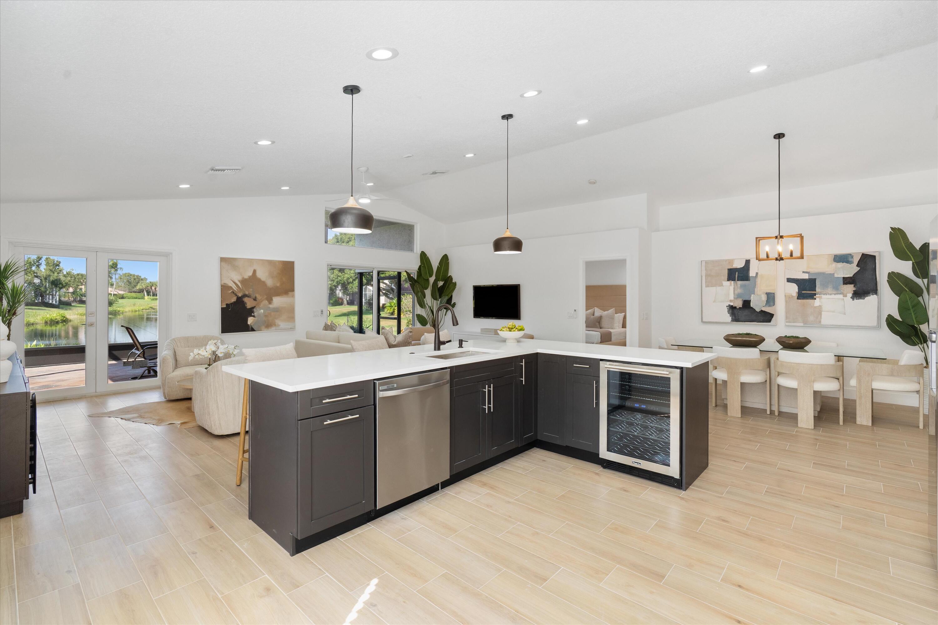 VALENCIA LAKES - Residential