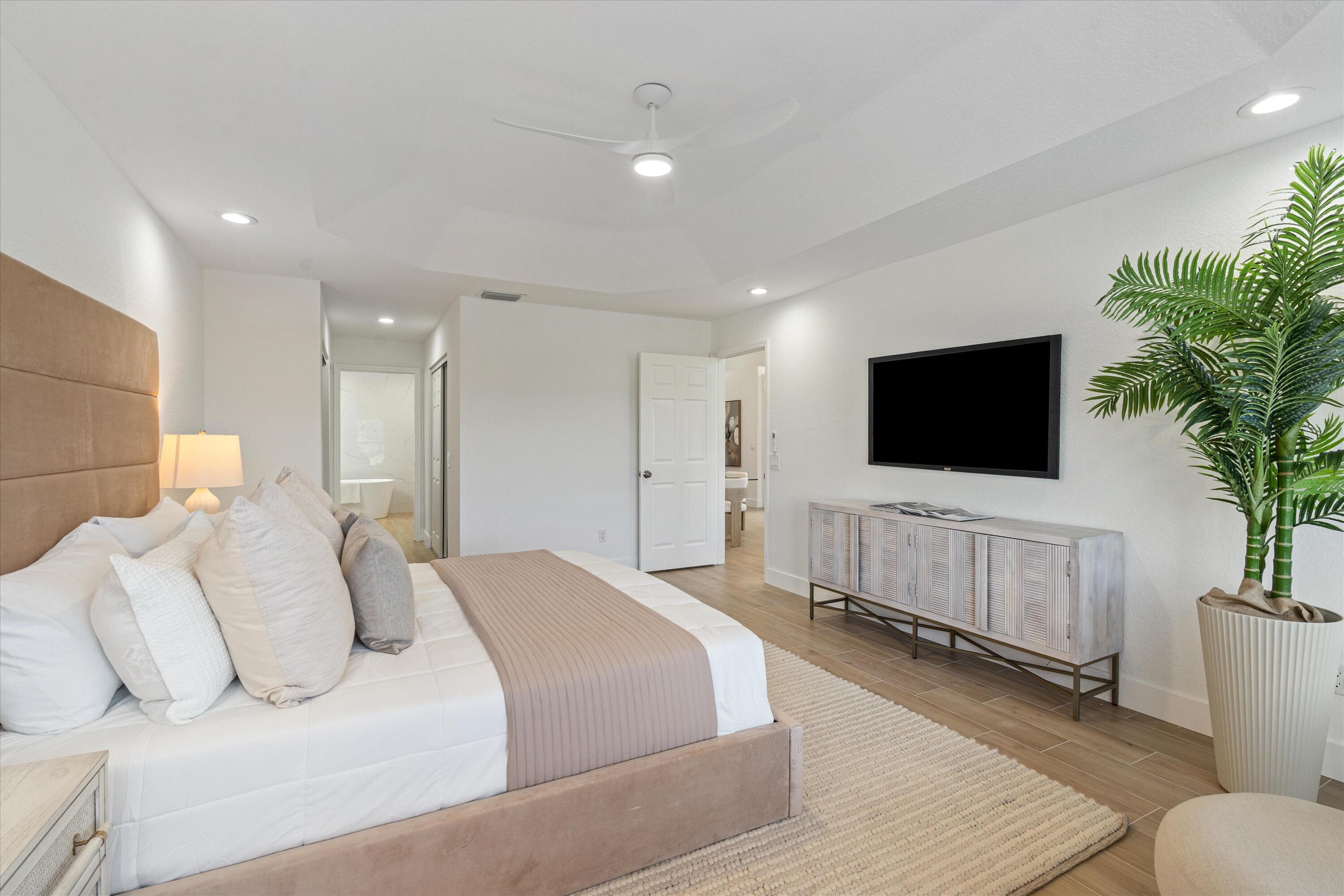 VALENCIA LAKES - Residential