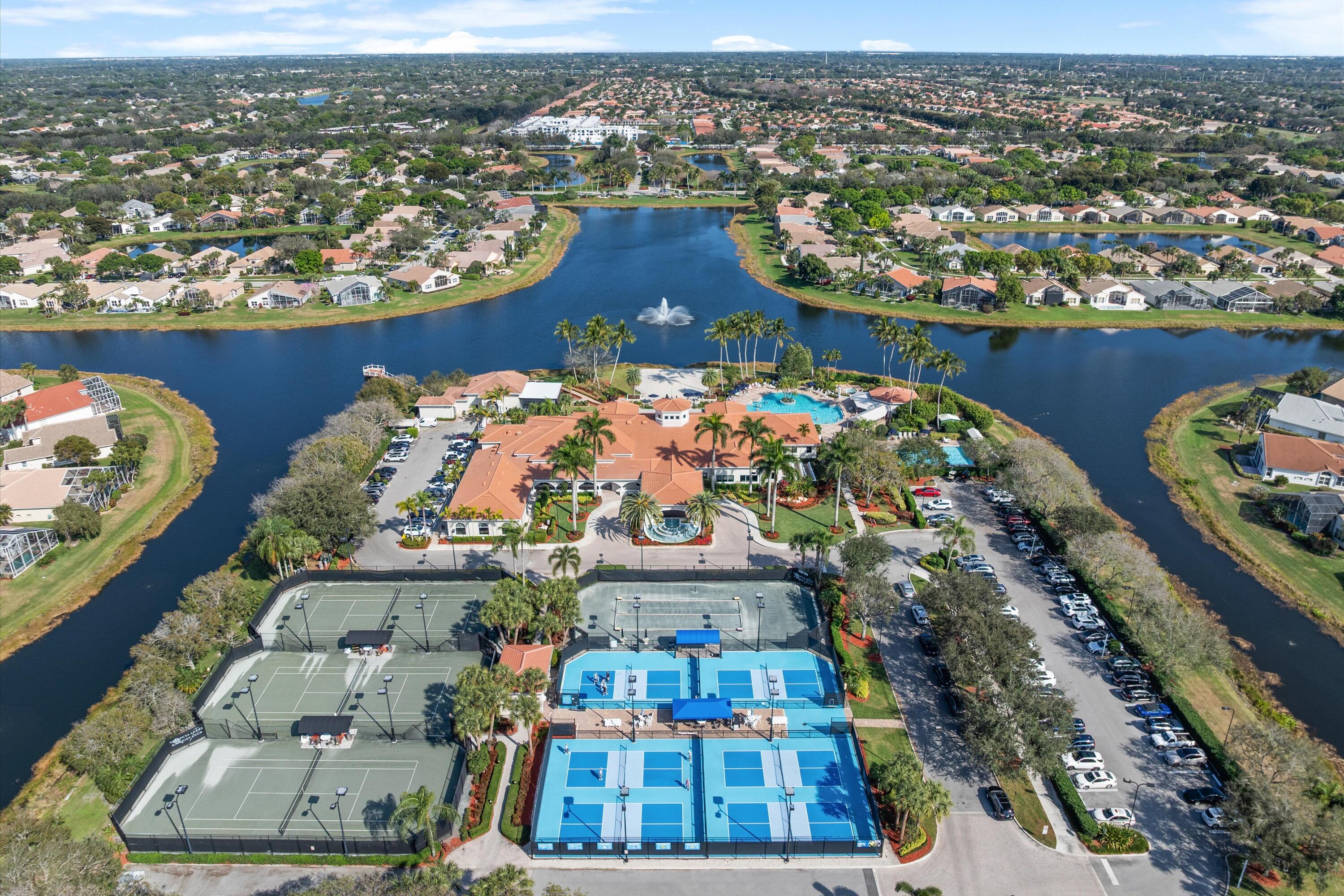 VALENCIA LAKES - Residential