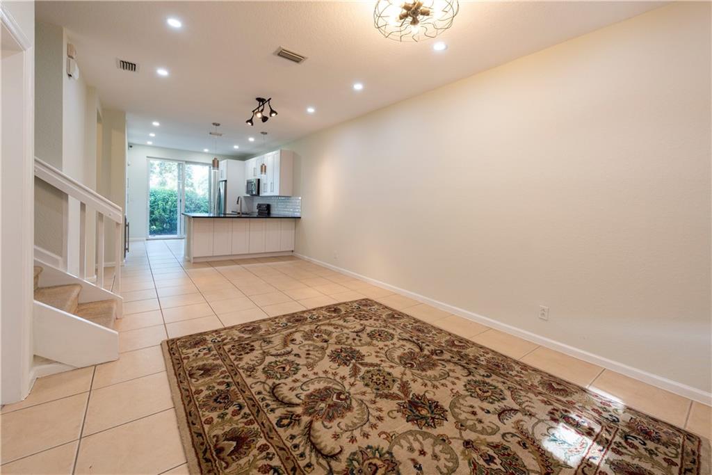 ISLES AT OAKLAND PARK - Residential