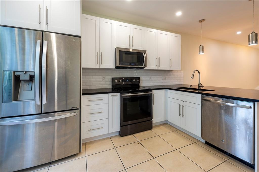 ISLES AT OAKLAND PARK - Residential