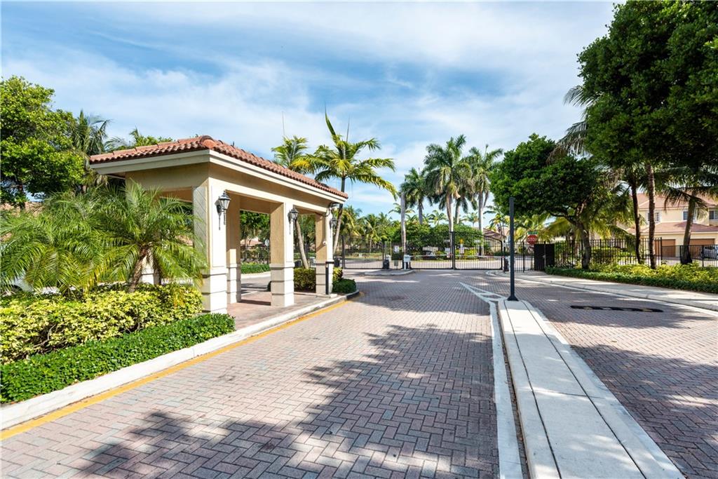 ISLES AT OAKLAND PARK - Residential