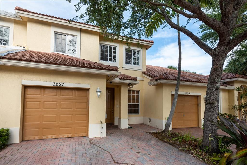 ISLES AT OAKLAND PARK - Residential