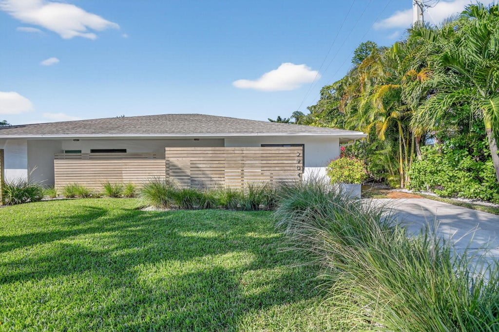 Photo of 2904 Spanish Trail, Delray Beach, FL 33483 (MLS # B26068862)