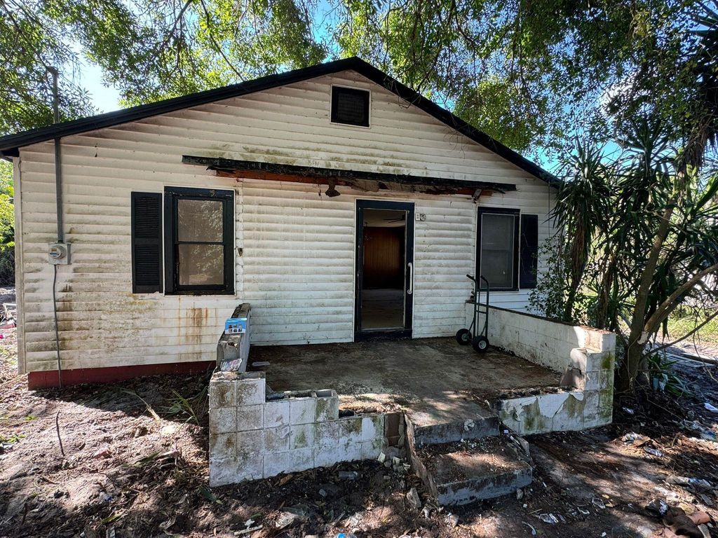 Photo of 3303 Avenue F, Fort Pierce, FL 34947 (MLS # F10436330)