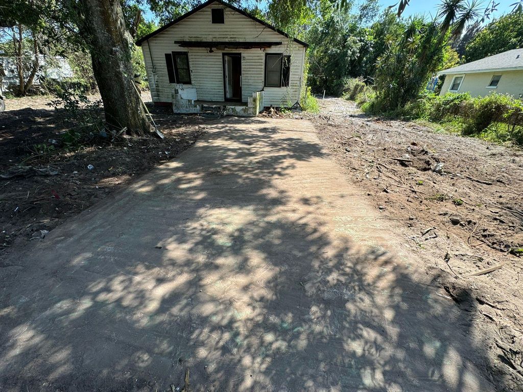 Photo of 3303 Avenue F, Fort Pierce, FL 34947 (MLS # F10436330)