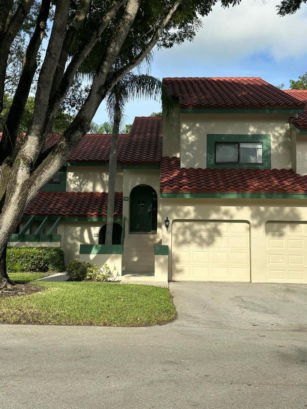 Photo of 14 Lexington Lane E #C, Palm Beach Gardens, FL 33418 (MLS # R11107841)