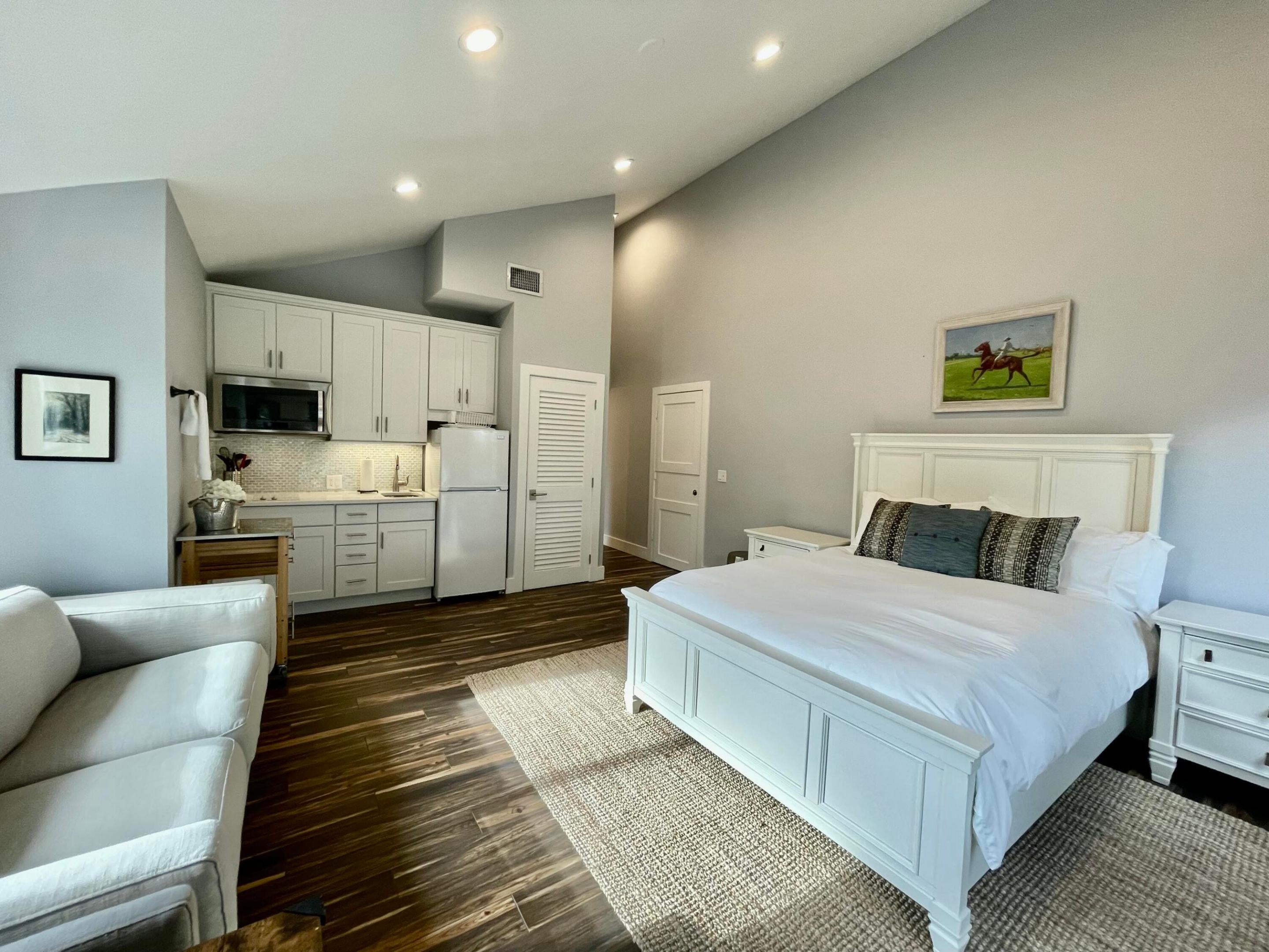 Properties 11863 Wimbledon Circle 547