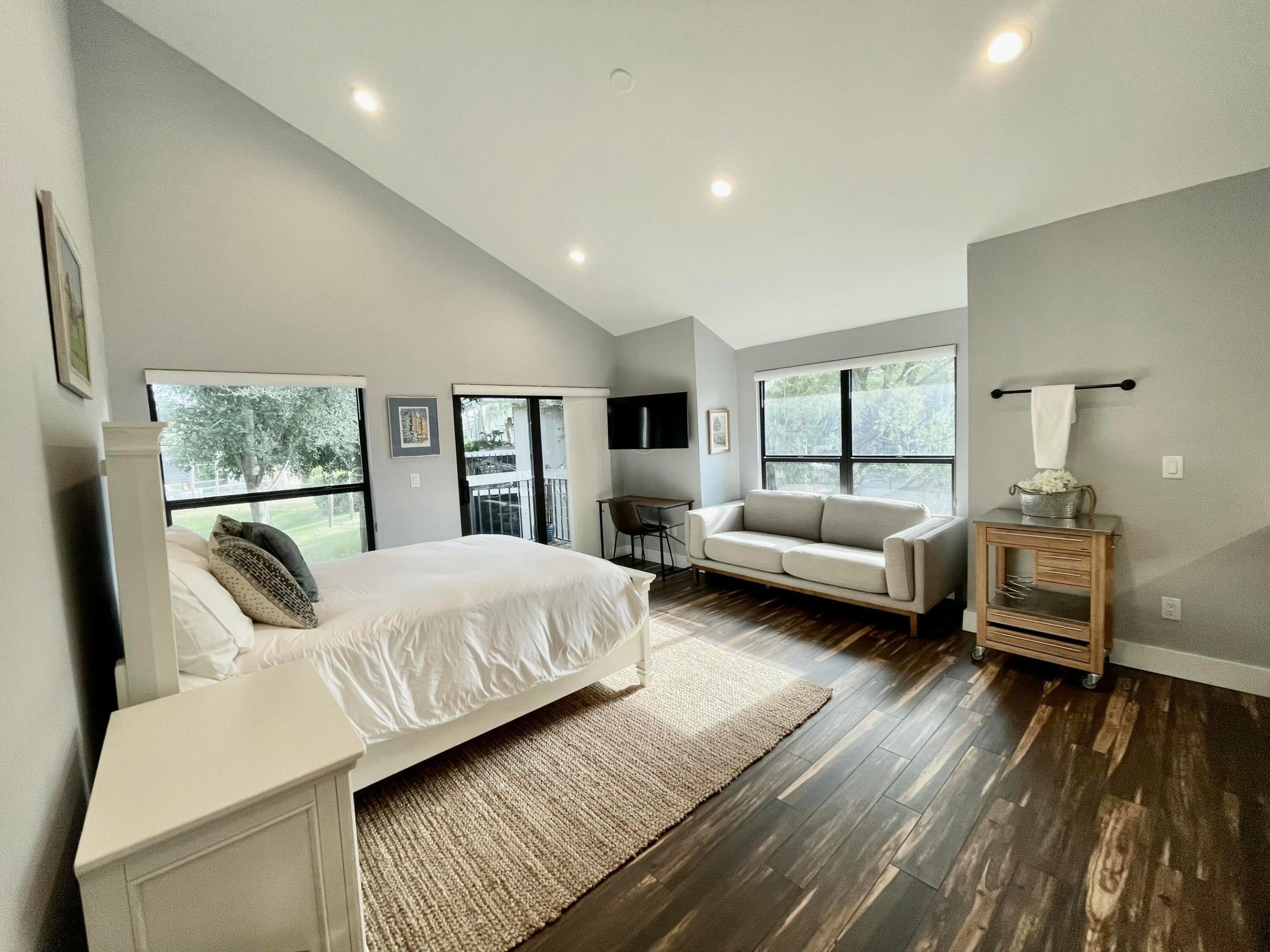 Properties 11863 Wimbledon Circle 547
