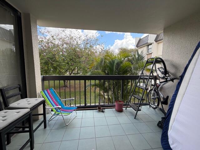 GREENGLADES CONDO IV - Residential