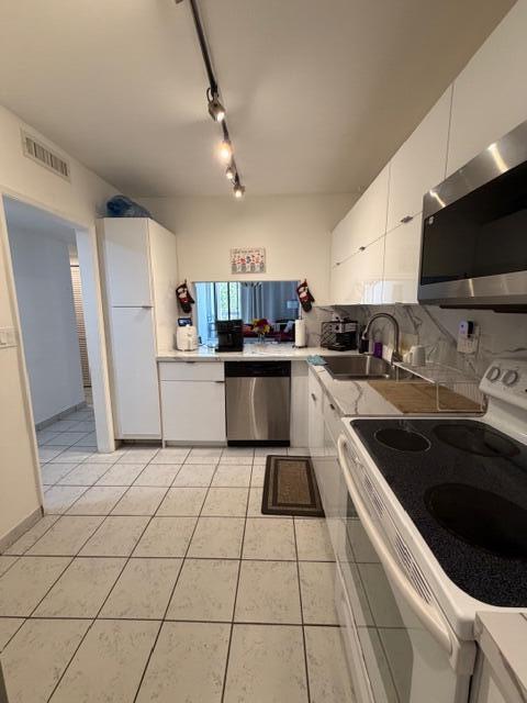 GREENGLADES CONDO IV - Residential