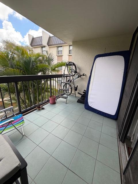 GREENGLADES CONDO IV - Residential