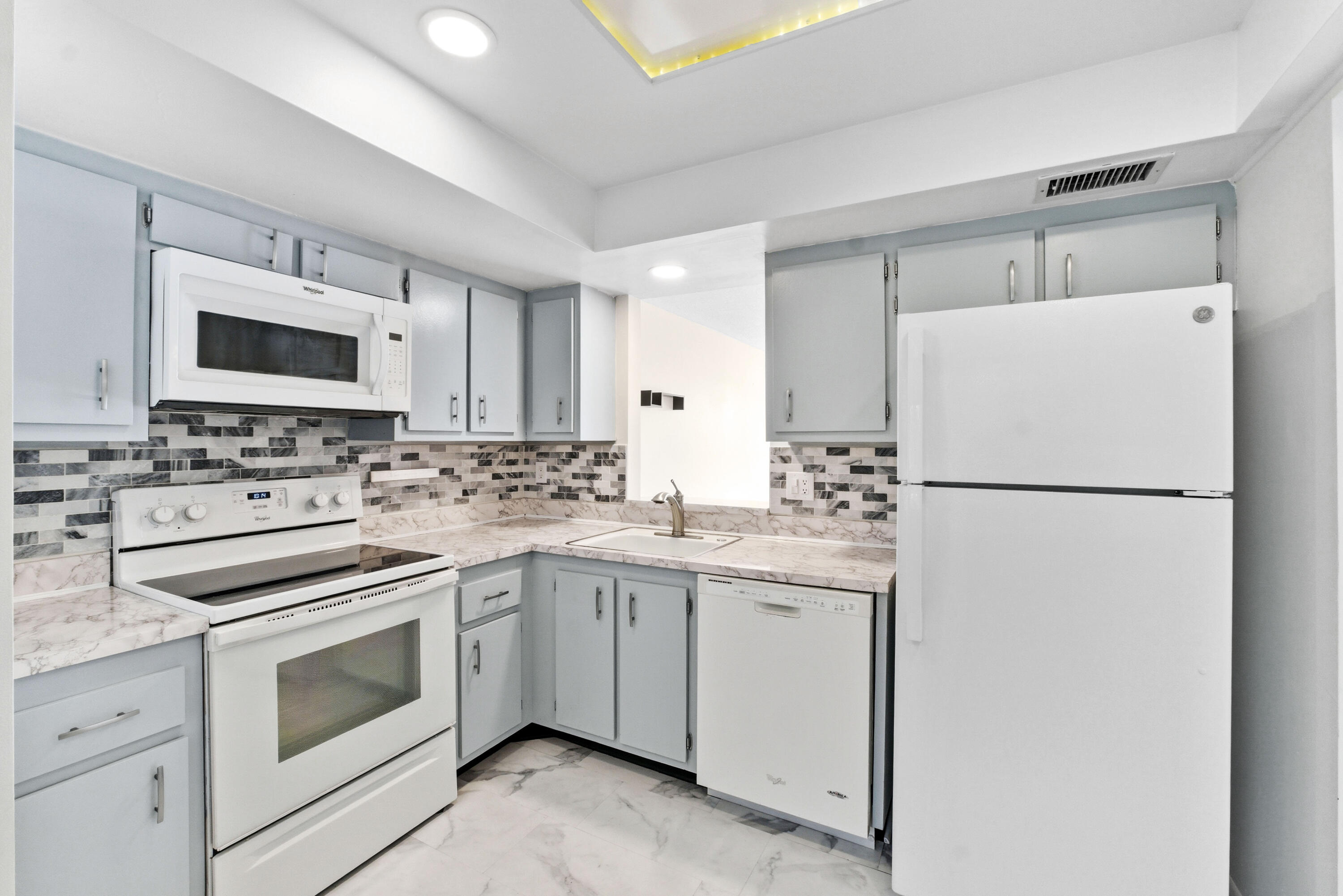 5 OF PALM SPRINGS 2 CONDO - Residential