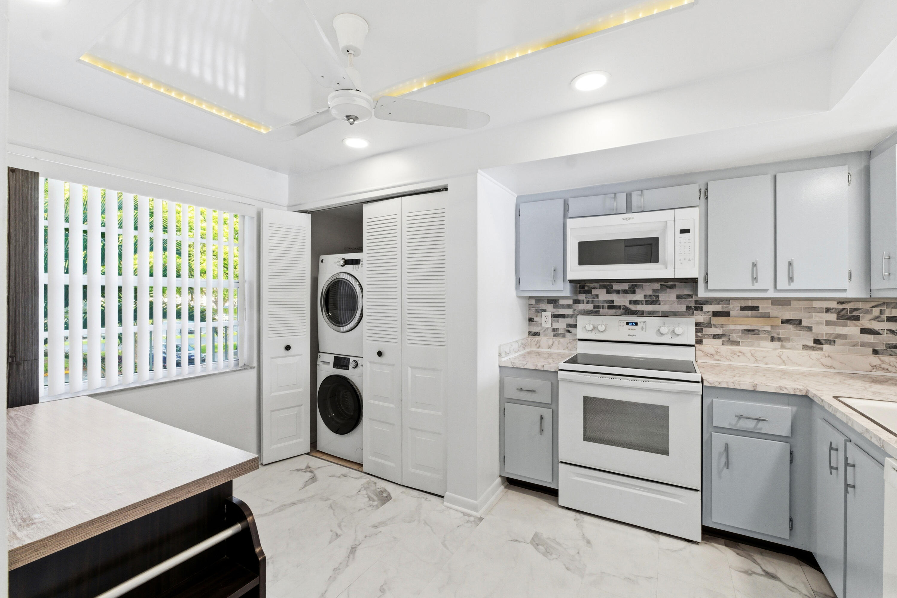 5 OF PALM SPRINGS 2 CONDO - Residential