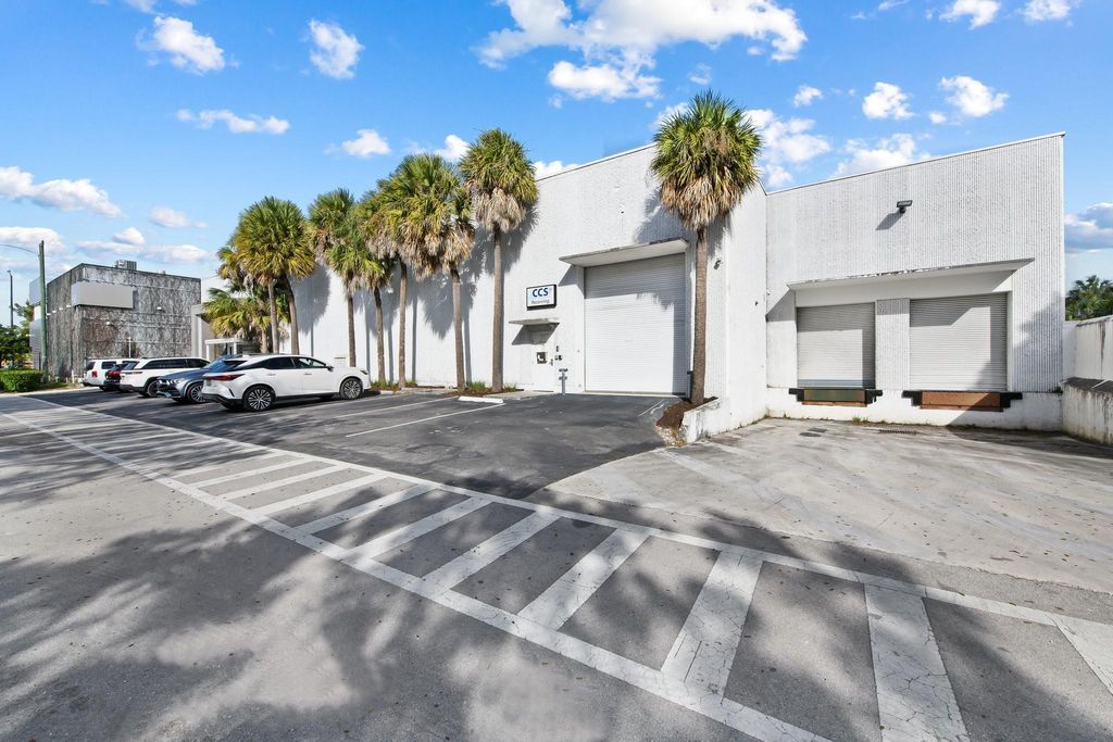 Photo of 540550 W Sunrise Boulevard #550, Fort Lauderdale, FL 33311 (MLS # F10494021)