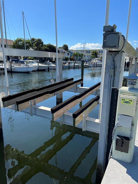 POMPANO ISLES - Residential