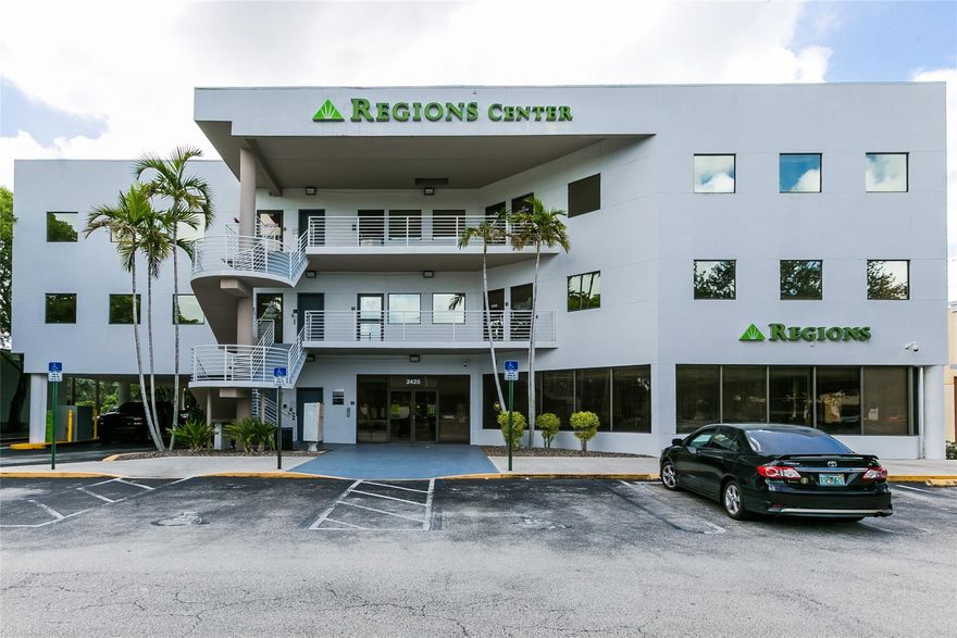 Region's Center on University Drive.
Small Boutique office building comprised of only 7 tenants including Regions Bank on the ground floor.
3rd Floor unit available for lease with 4 offices, larger work area, Break room, and private restroom.
Currently Real Estate Office
Water and Electric included in rent.
Ample Parking and easy access to amenities and restaurants.
