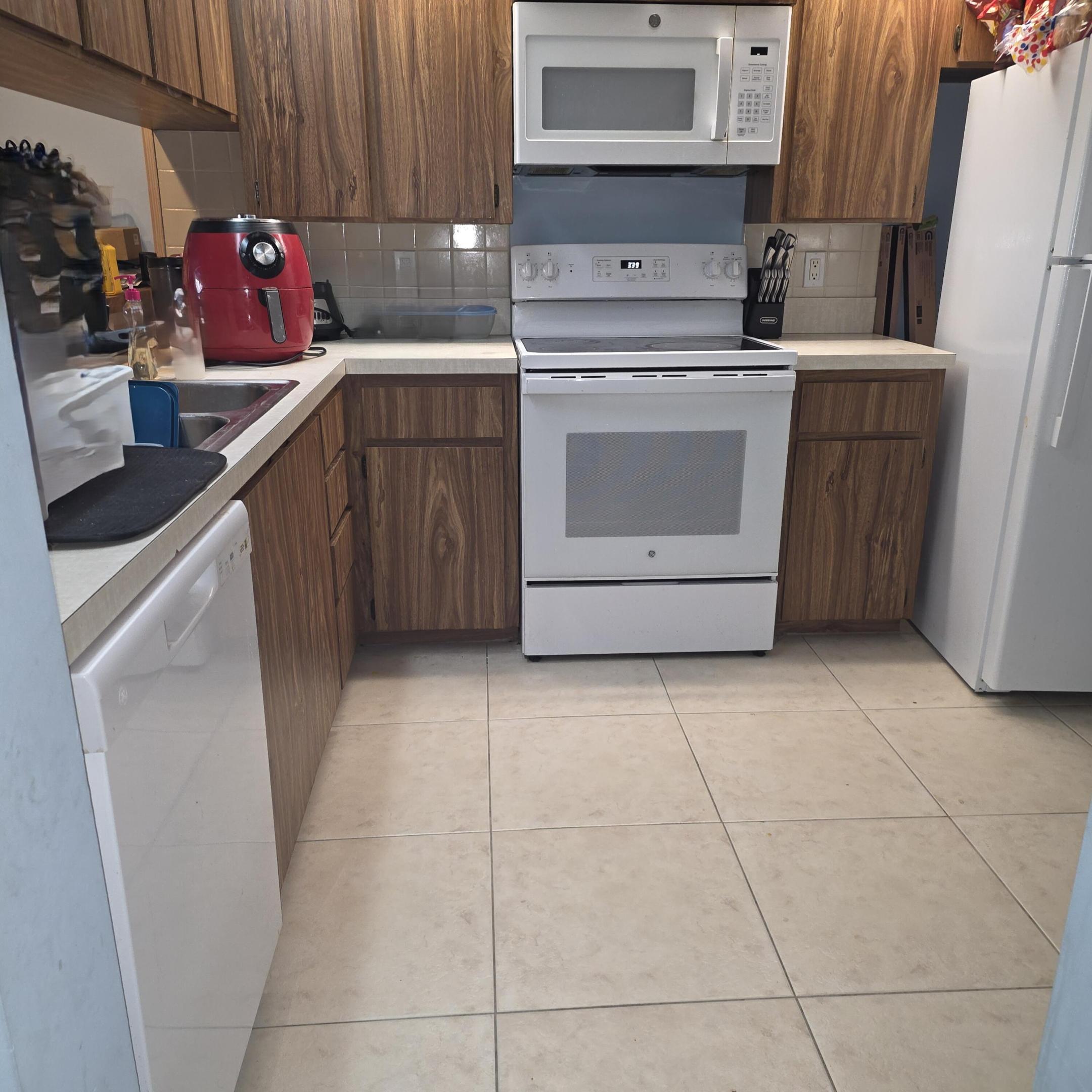 3640 WHITEHALL Drive 305