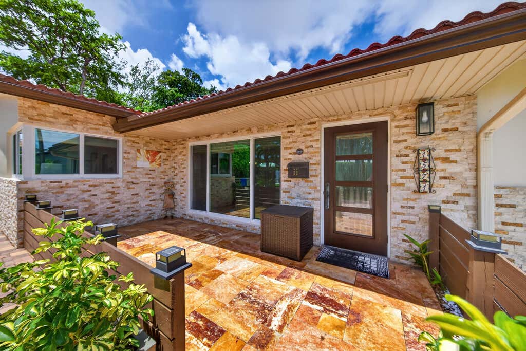 Photo of 1571 SE 24TH Avenue, Pompano Beach, FL 33062 (MLS # B26057398)