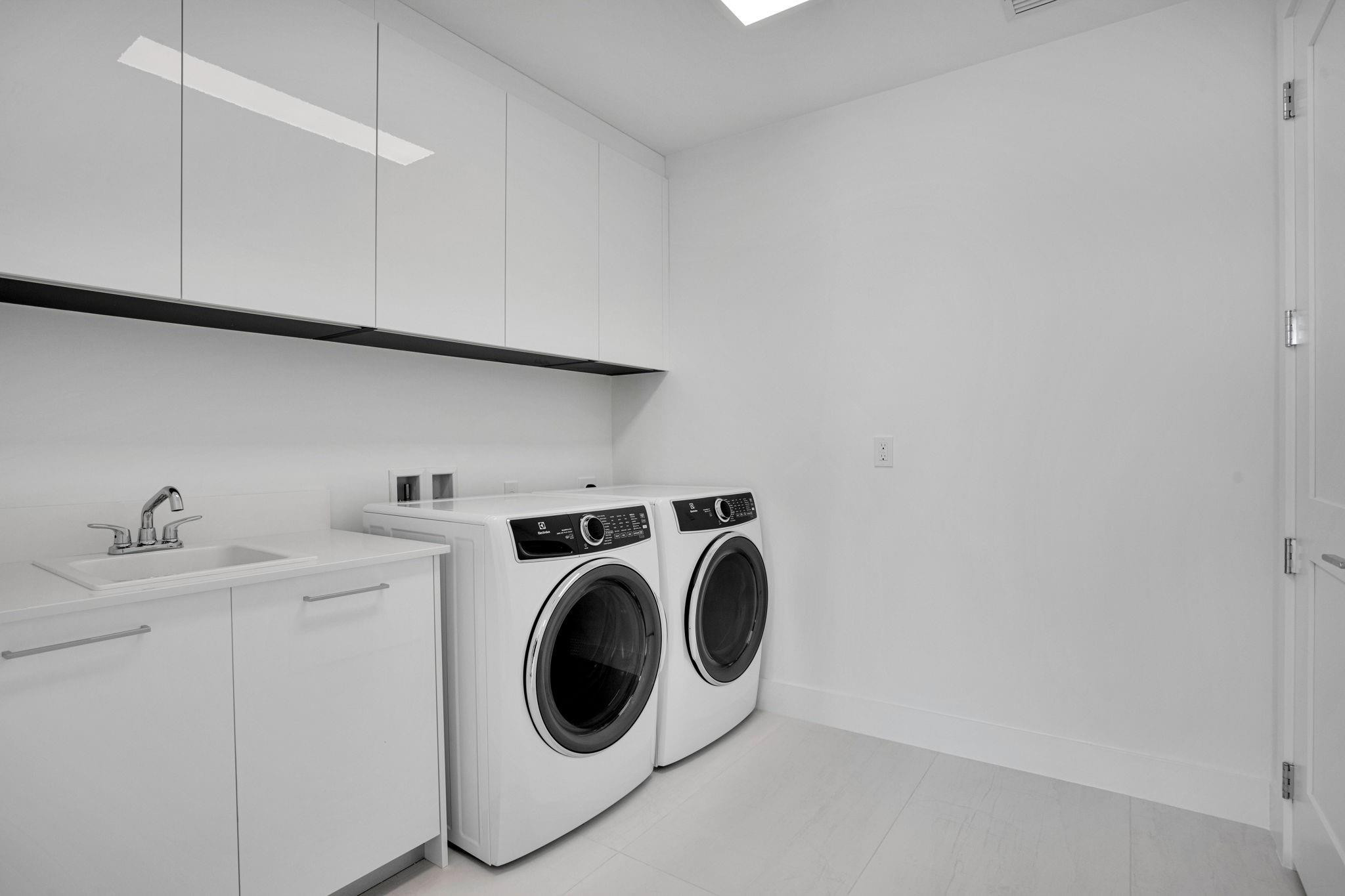 SELENE OCEANFRONT RESIDEN - Residential