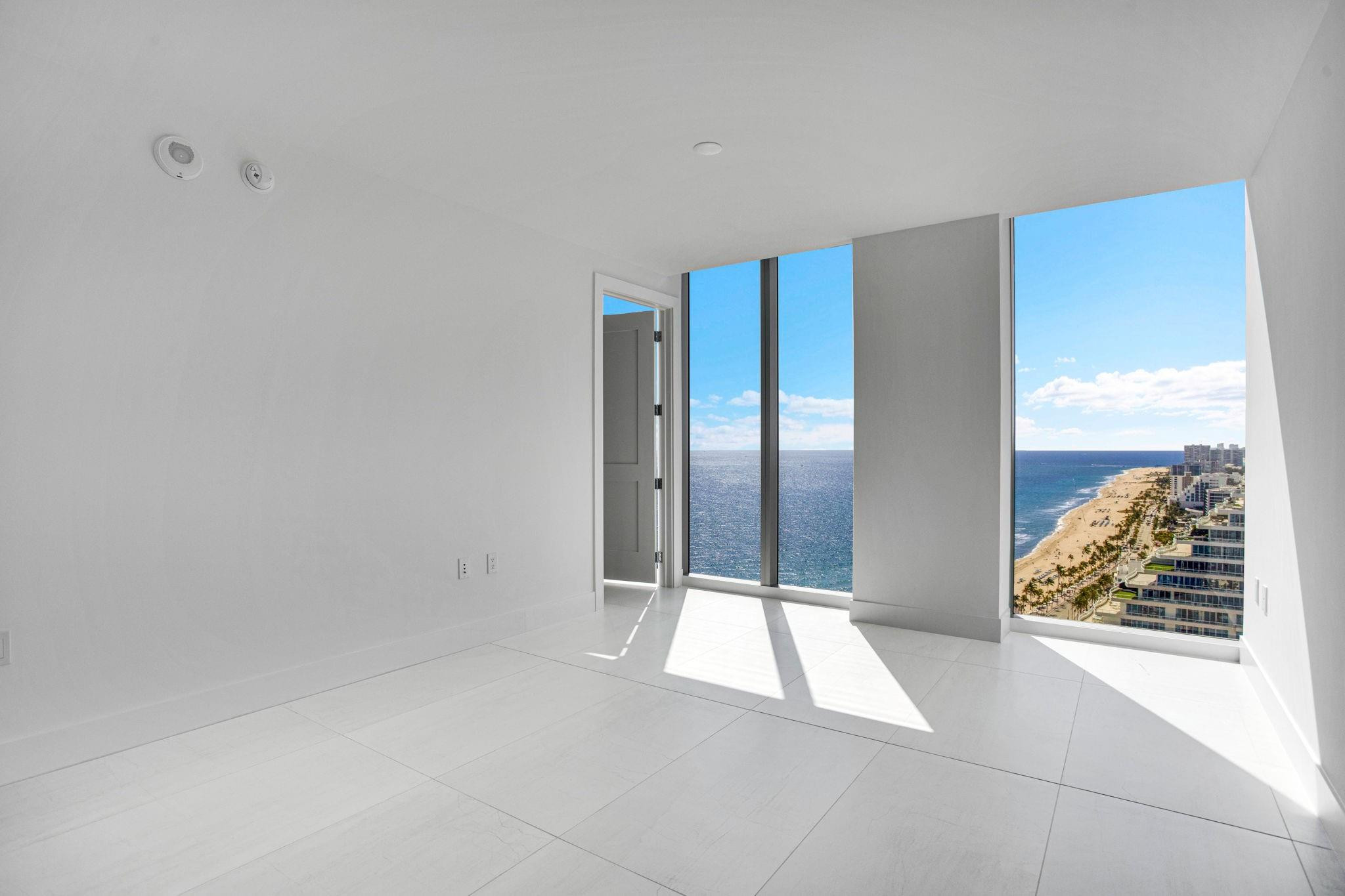 SELENE OCEANFRONT RESIDEN - Residential