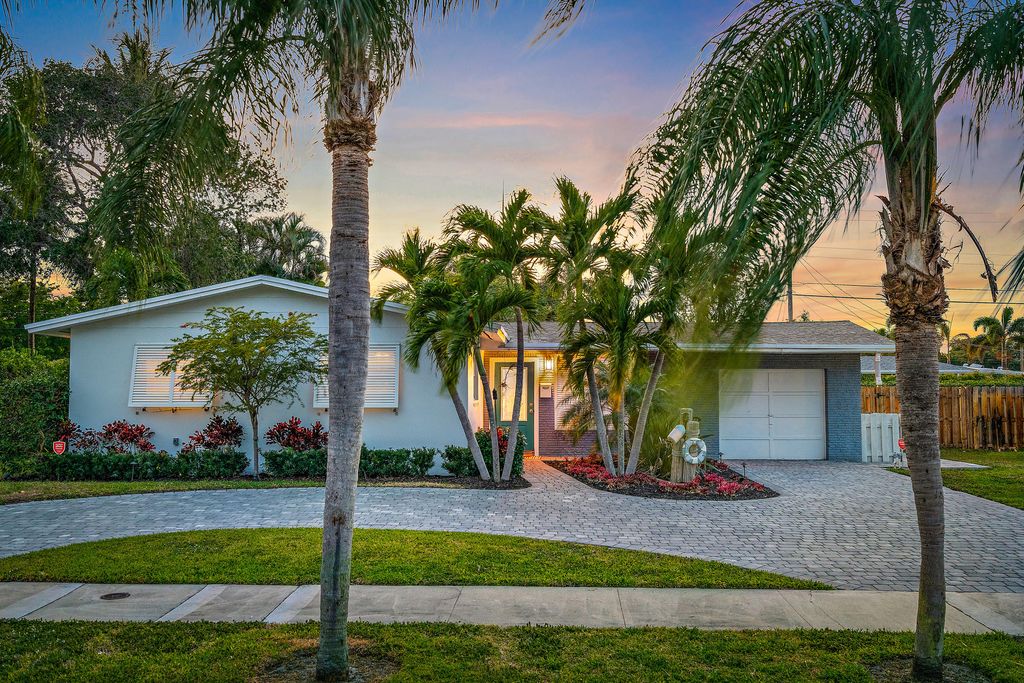 Photo of 737 Lagoon Drive, North Palm Beach, FL 33408 (MLS # R10949901)