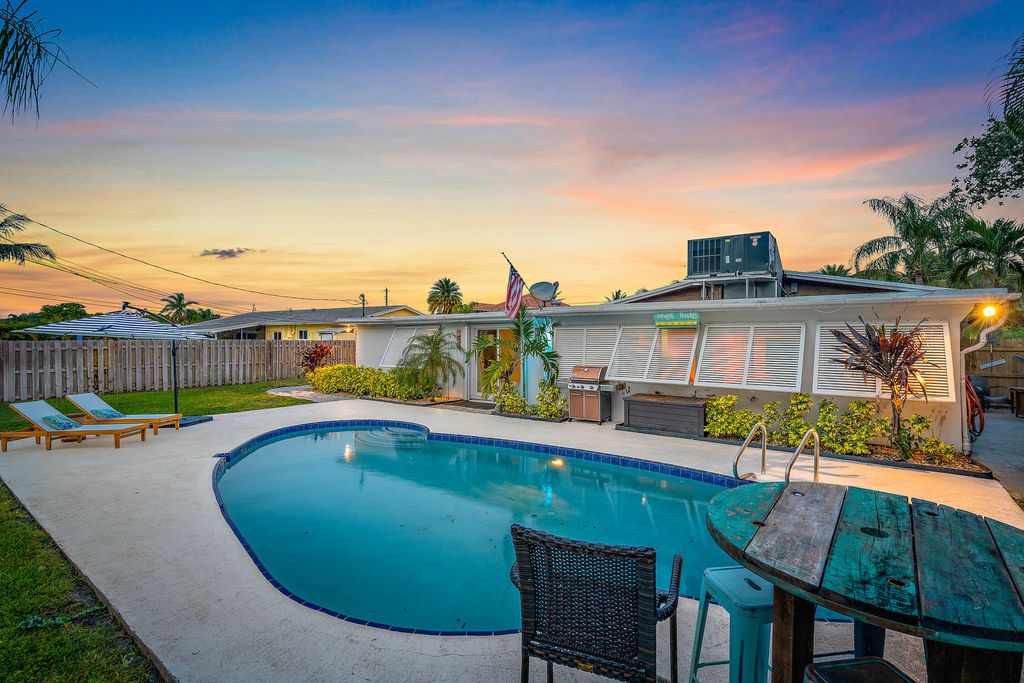 Photo of 737 Lagoon Drive, North Palm Beach, FL 33408 (MLS # R10949901)