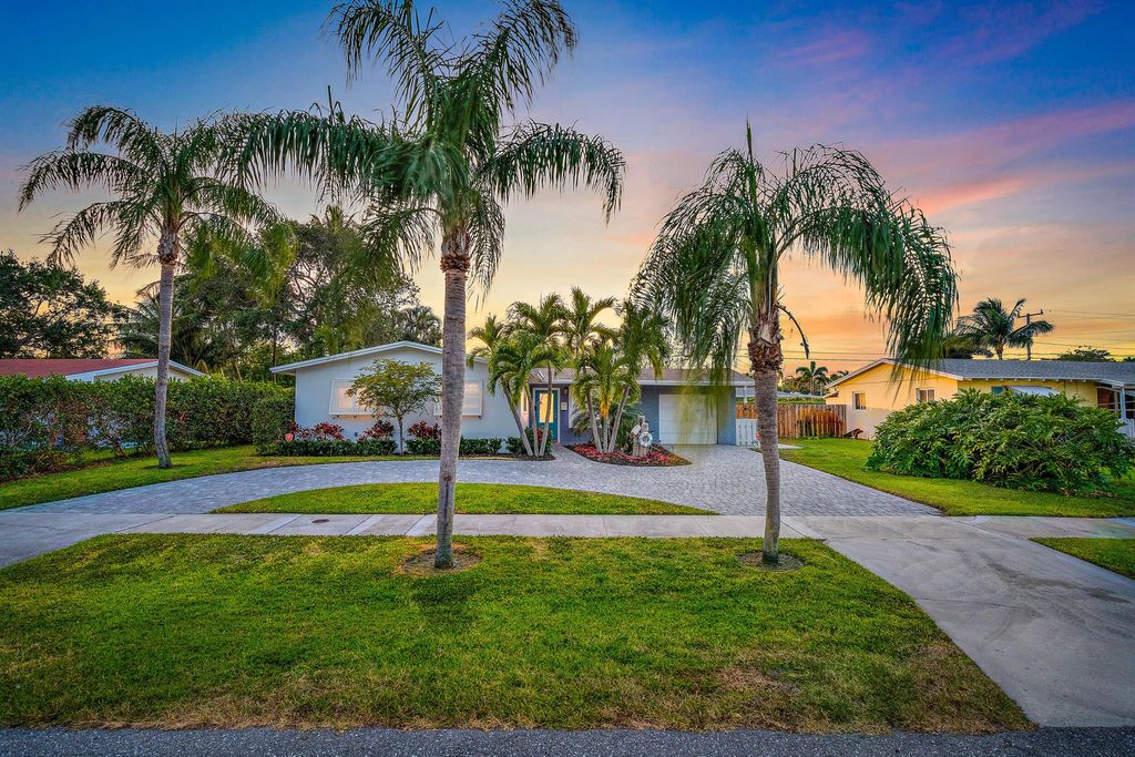 Photo of 737 Lagoon Drive, North Palm Beach, FL 33408 (MLS # R10949901)