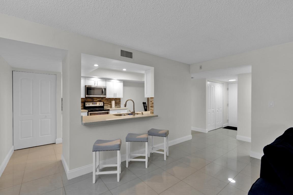 LAVERS DELRAY RACQUET CLUB CONDO - Residential Lease