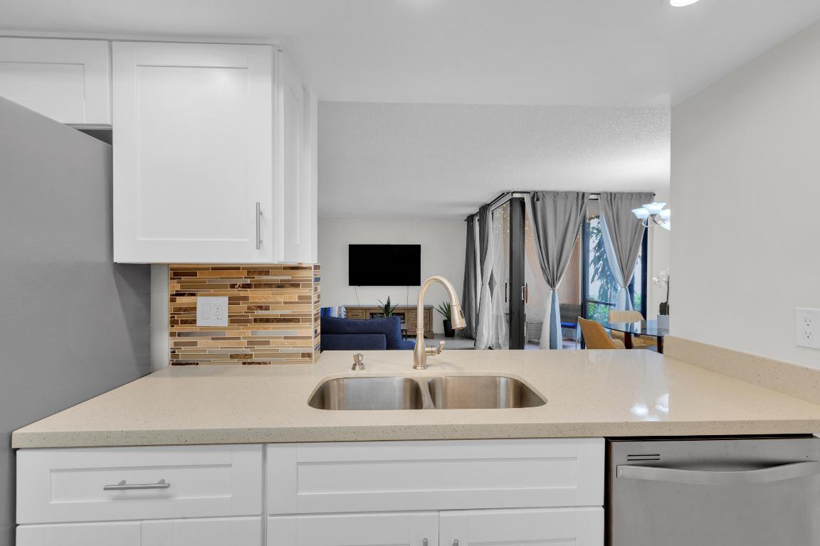 LAVERS DELRAY RACQUET CLUB CONDO - Residential Lease