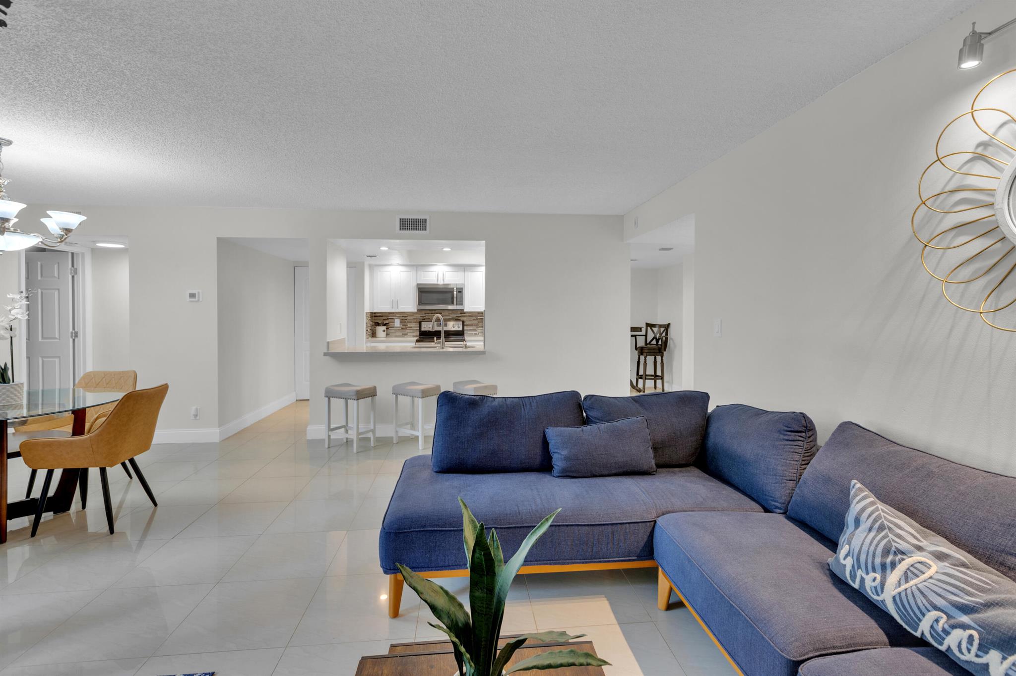 LAVERS DELRAY RACQUET CLUB CONDO - Residential Lease