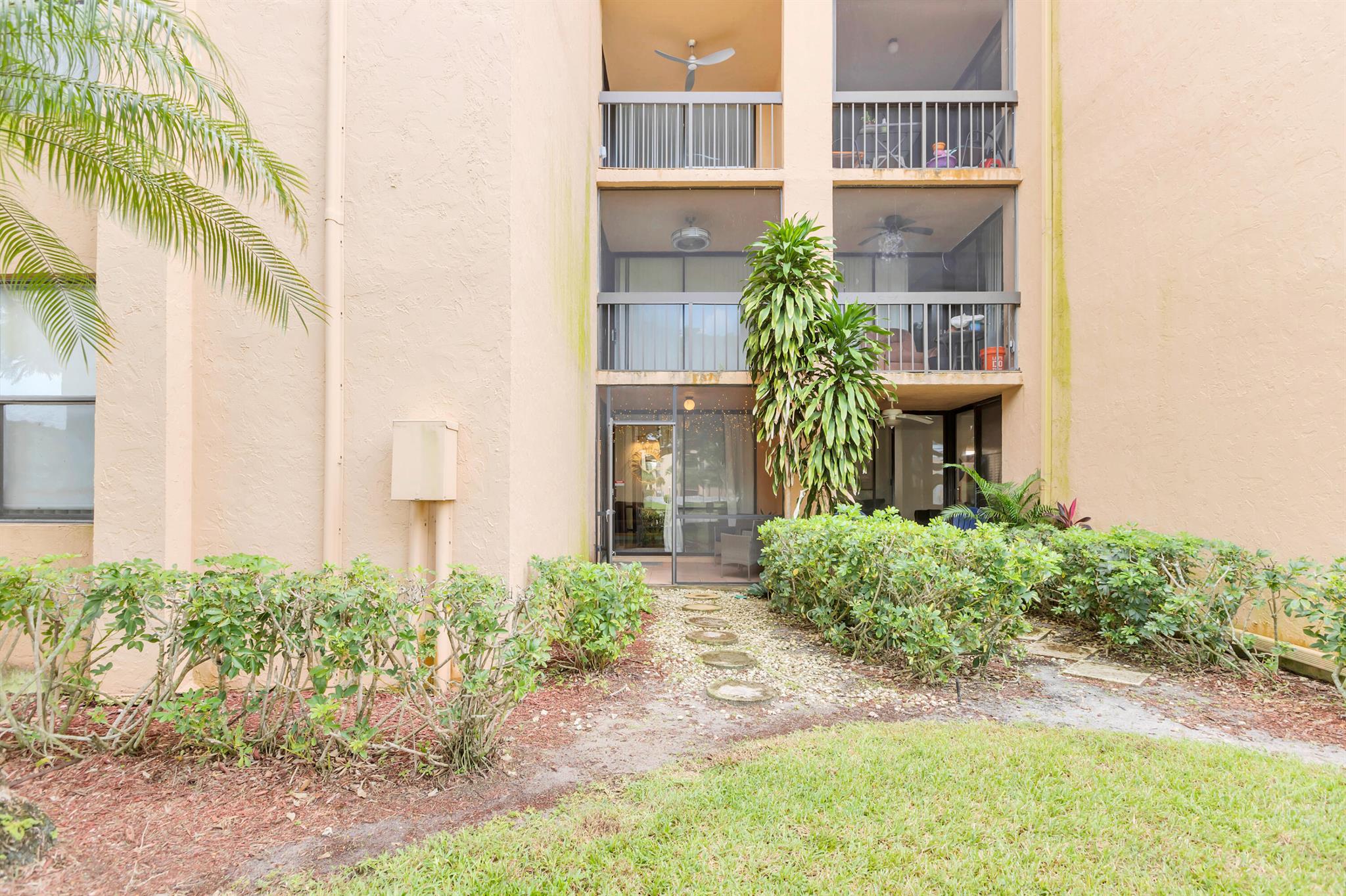 LAVERS DELRAY RACQUET CLUB CONDO - Residential Lease