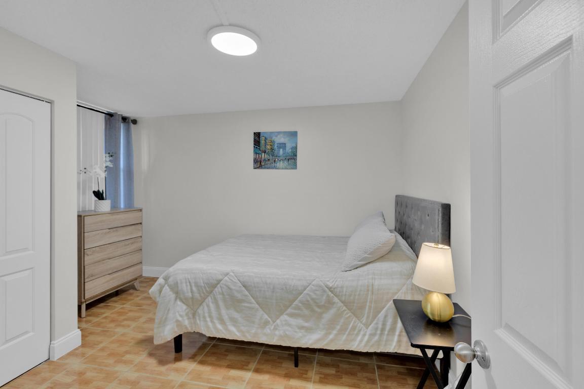 LAVERS DELRAY RACQUET CLUB CONDO - Residential Lease