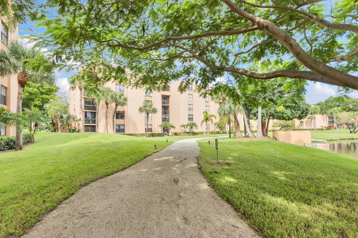LAVERS DELRAY RACQUET CLUB CONDO - Residential Lease