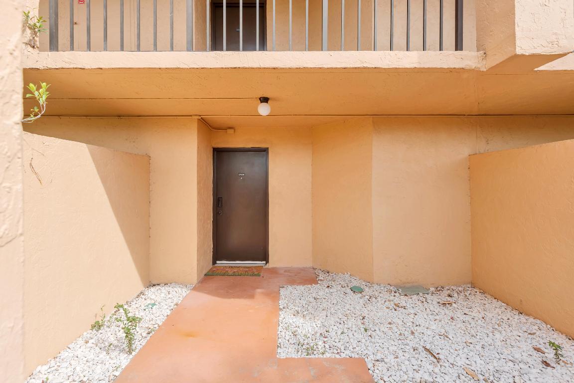 LAVERS DELRAY RACQUET CLUB CONDO - Residential Lease