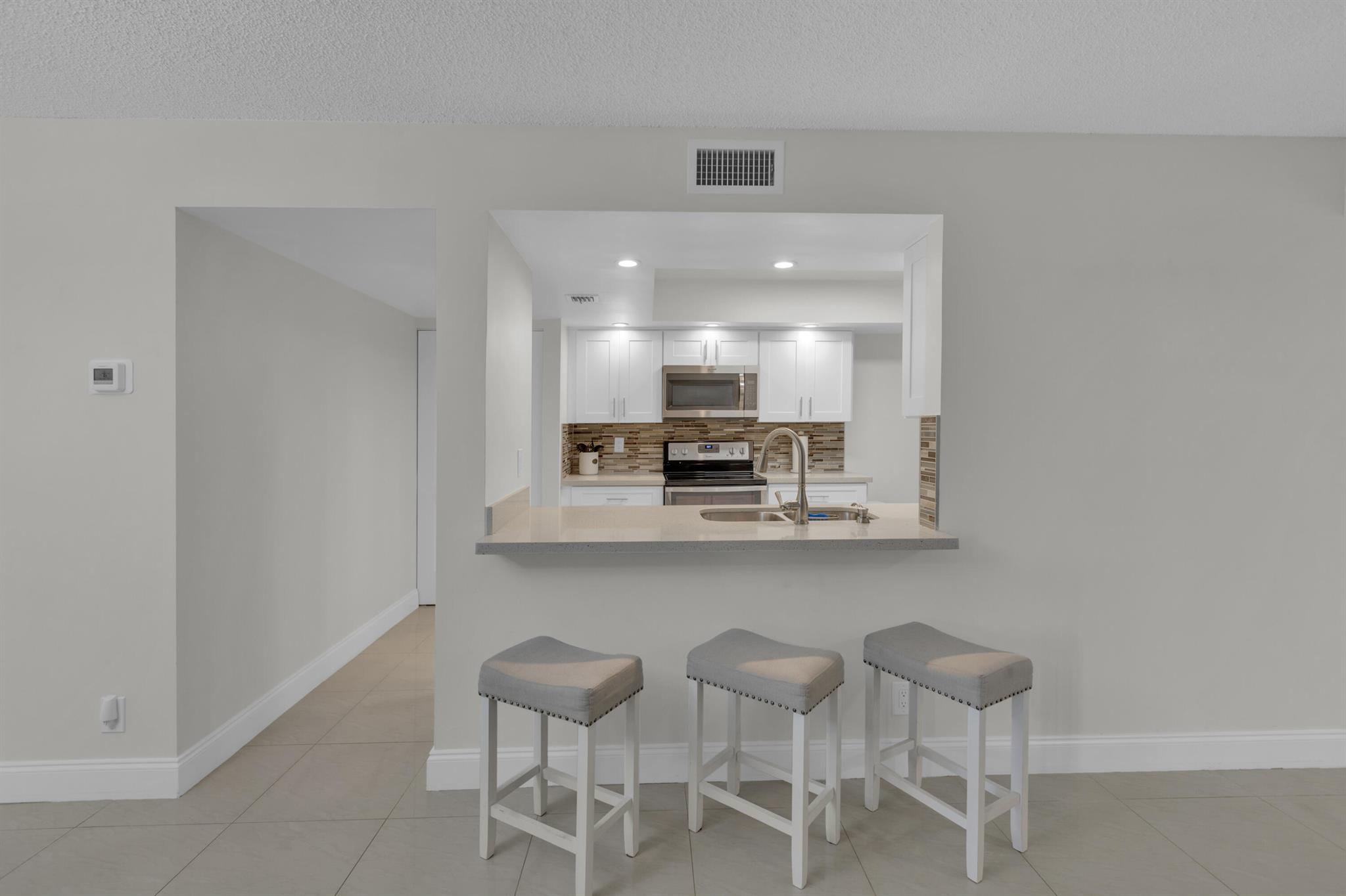 LAVERS DELRAY RACQUET CLUB CONDO - Residential Lease