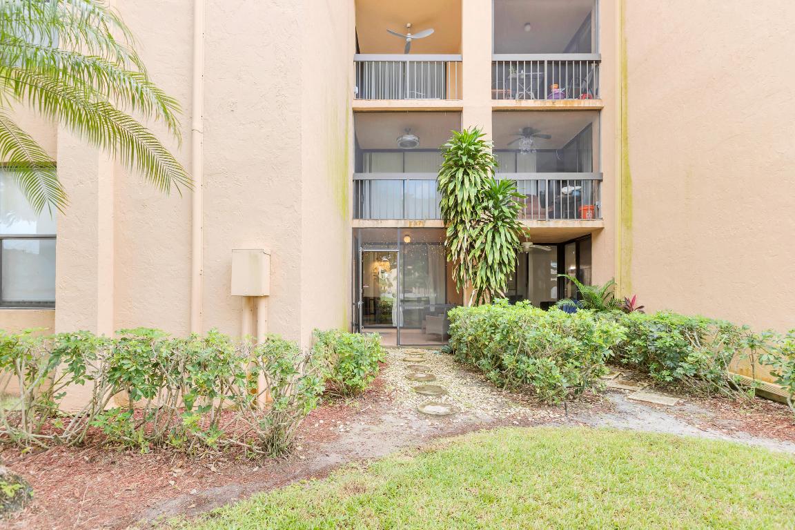 LAVERS DELRAY RACQUET CLUB CONDO - Residential Lease