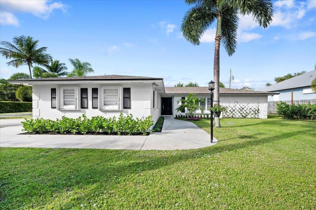 Photo of 9215 SE Mercury Street, Hobe Sound, FL 33455 (MLS # R10937531)