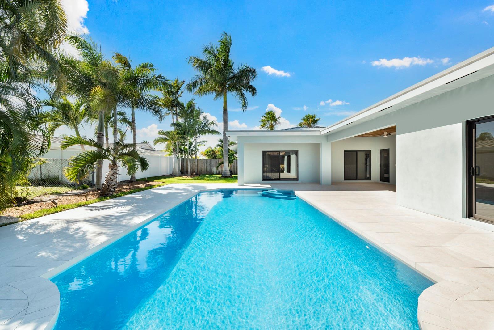 Coral Key Villas 8th Sec - Residential