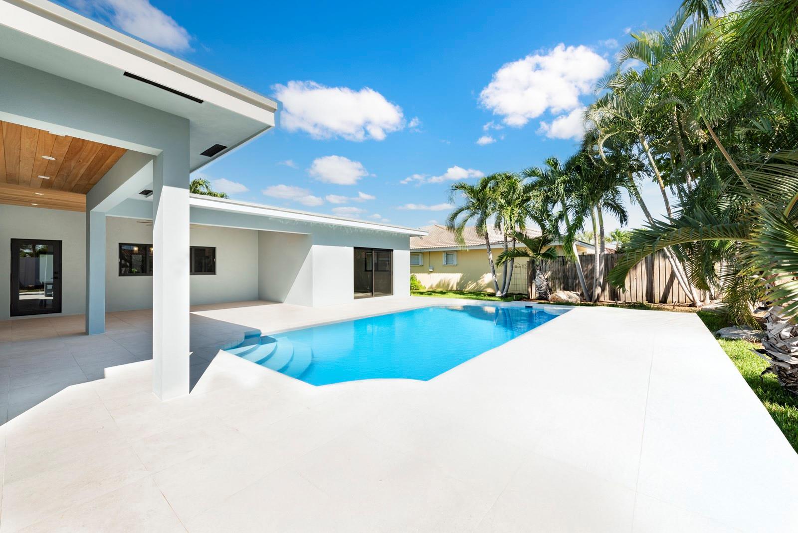 Coral Key Villas 8th Sec - Residential